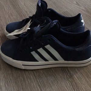 NEW IN BOX: Adidas aircourt stripes sz 7